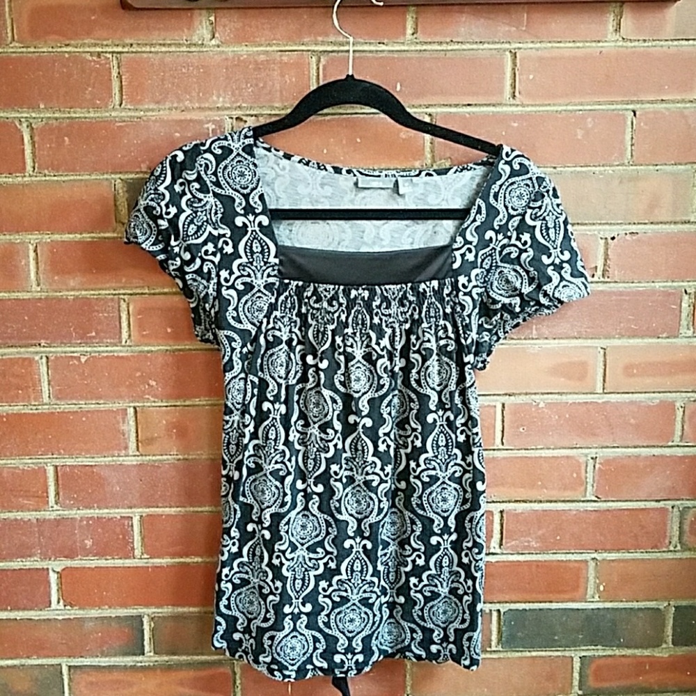 Apt 9 short sleeve shirt, size medium.
